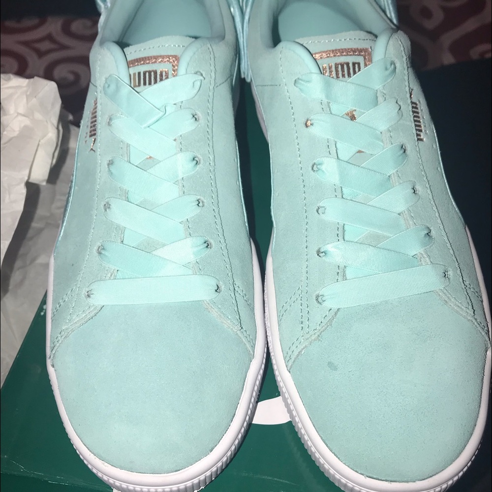 Brand New Puma w/bow on the back mint green